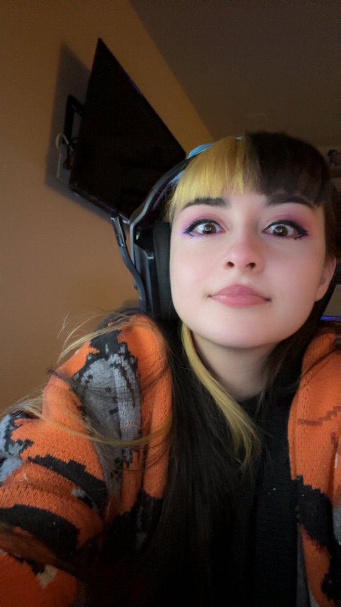 tinasatx's tweet photo. 🧡🖤🧡🖤 https://t.co/YXJPFmG016