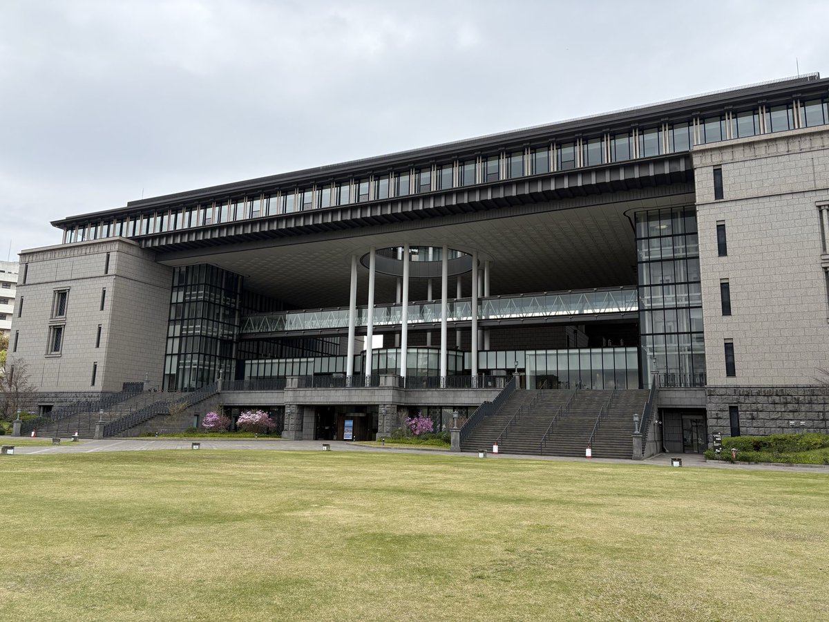 日本GI(性別不合)学会第27回研究大会が鹿児島で開催されました🌋
今日はあいにくの雨でしたが☔
2日間充実した時間を過ごせました。
毎年、時代の変化を感じます。

この領域にもっとソーシャルワークの視点が入って、福祉の専門職の力も使えるようにしたいな！

来年は岡山です🍑

#性別不合 #福祉