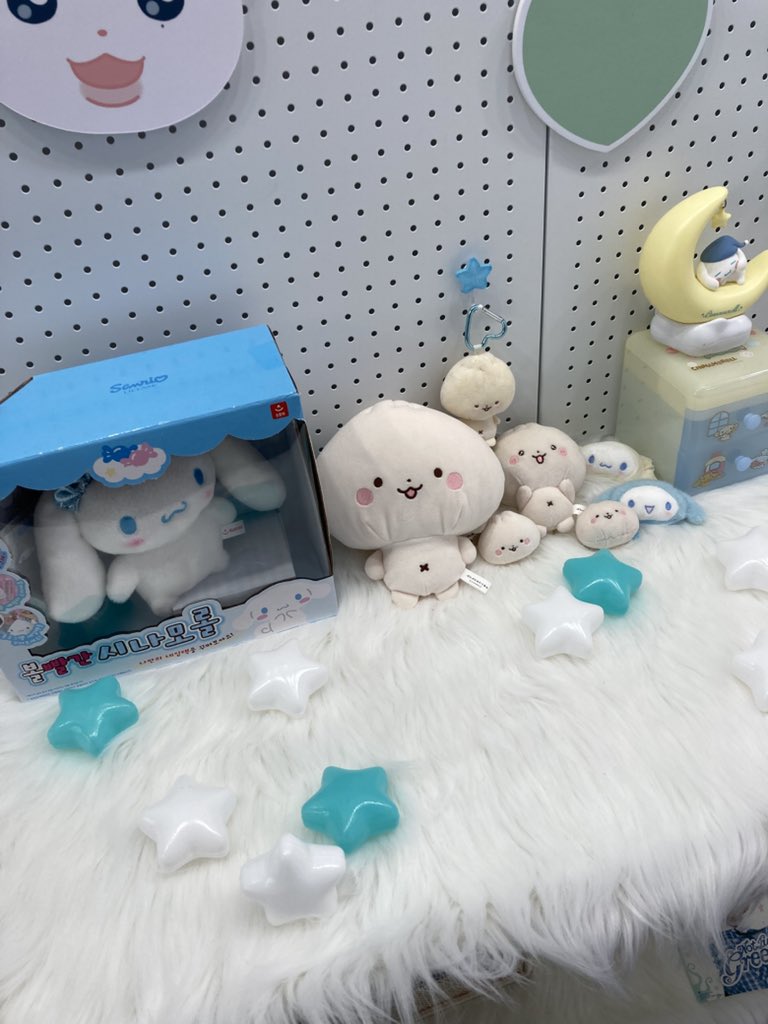 stayintheskz's tweet photo. 📍아카이브 제트

스즈님 미감은 믿고 가죠
올해도 역시나 ㄴㅁ 예뻤어요…
키티 우치와랑 액자 예약까지 해서
ㄹㅇ 오억썻더요 킹치만 키티랑 황현진?
이건 못참지ㅋ 아이맥 사진이 ㄹㅇ 잘나왓음!!

#NOTJUSTGREEN
#현진이를좋아해보세요단순하게 https://t.co/iLVOLreIxR