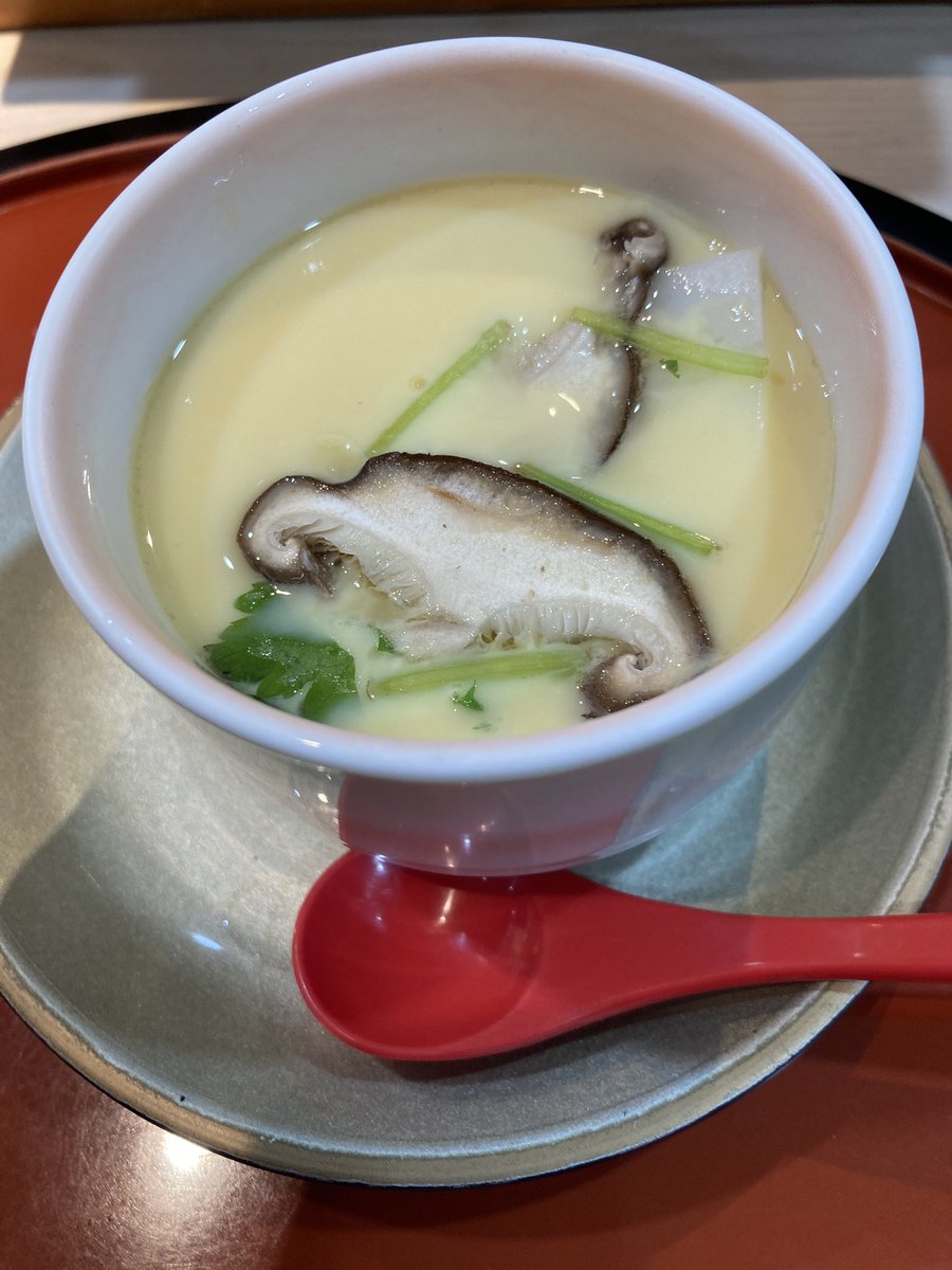 drinking_botti's tweet photo. 20年以上断続的ですがお伺いを続けさせていただいている #築地すし大 様。
お手頃なコースでも単品でも楽しめ、技術や素材、サービスすべてずっと大好きなお寿司屋さんです。
春先まで出されているカワハギも絶品で季節ごとにも楽しめます。 https://t.co/XLvBGc47x1