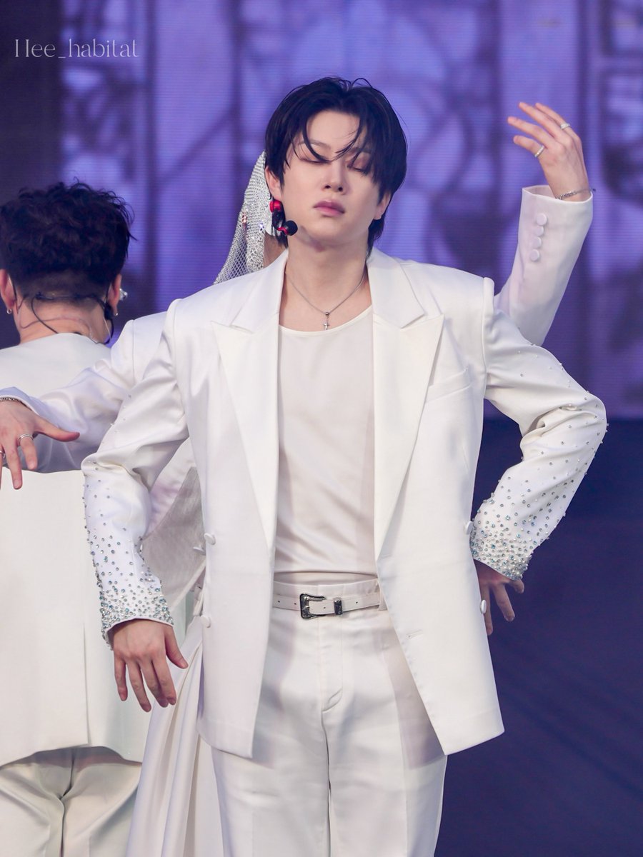 HeeHabitat's tweet photo. 20260321 SUPER SHOW 10
in Ho Chi Minh

드디어 빛처럼 하얀옷을 입은 소년 
'White Suit'
🫳🫴🫳🫴

#희철 #김희철 #슈퍼주니어 #heechul #kimheechul #superjunior #우주대스타 #supershow10 #슈퍼쇼10 https://t.co/TgrTl1rxtH