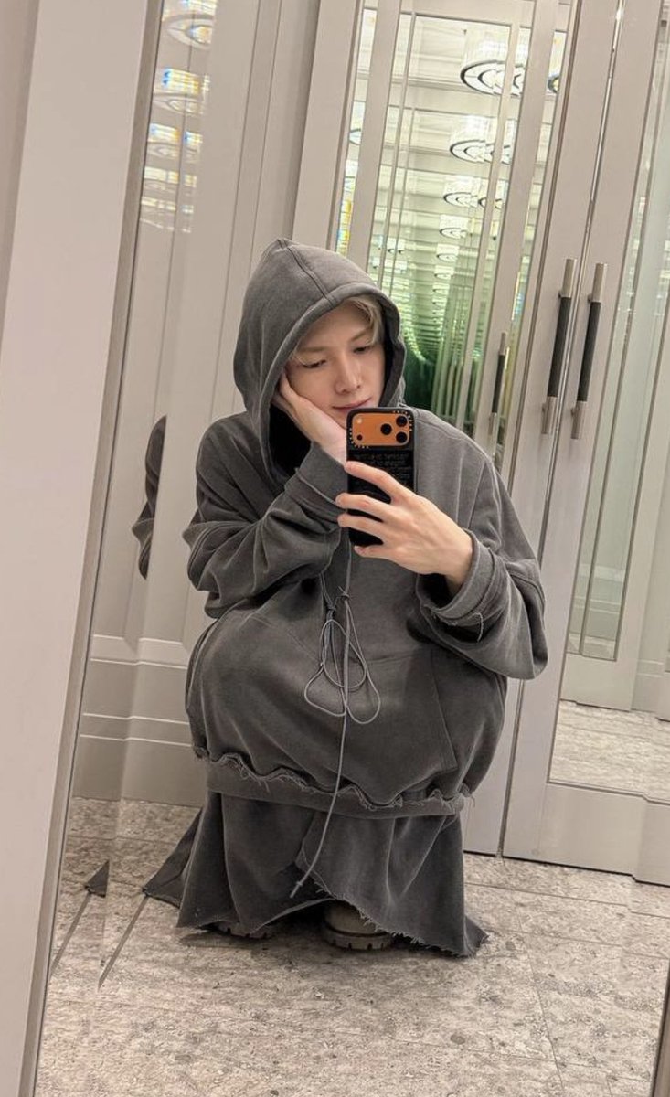 yeosang as doberman👻 tweet media