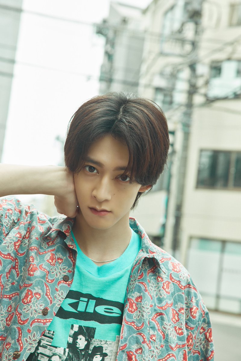Auditionblue's tweet photo. ⋆⊹𓂃 ࣪ ˖🧈#moreButter_spring🧈⋆⊹𓂃 ࣪ ˖
本日2人目は、#伊藤あさひ さん
真剣な表情と、少しのヤンチャさを感じる衣装、素敵ですね。
【通常版】https://t.co/RNDGwEnExr
【kindle版】https://t.co/EQviqjugy9
#雑誌butter https://t.co/YjEtUorw6x