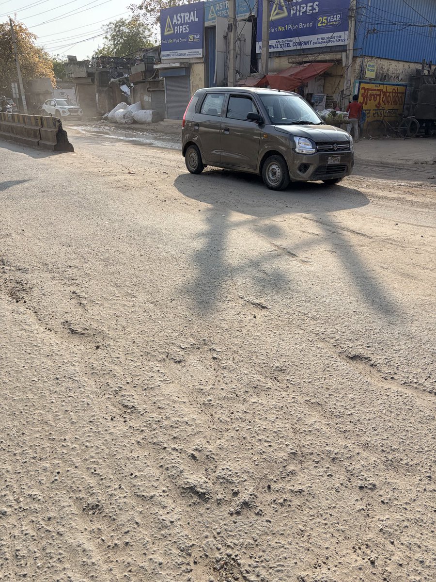 YogeshHanda16's tweet photo. @cmohry @NayabSainiBJP @RaoNarbir Respected CM Sir
Raod to sector 10A to Pataudi chowk is in very bad condition and isolated since 4-5. It’s very inconvenient and prone to accidents. Some photos and videos is attached. It’s humble request to repair the road at the earliest 🙏🏻🙏🏻 https://t.co/PN4ZrmNCgs