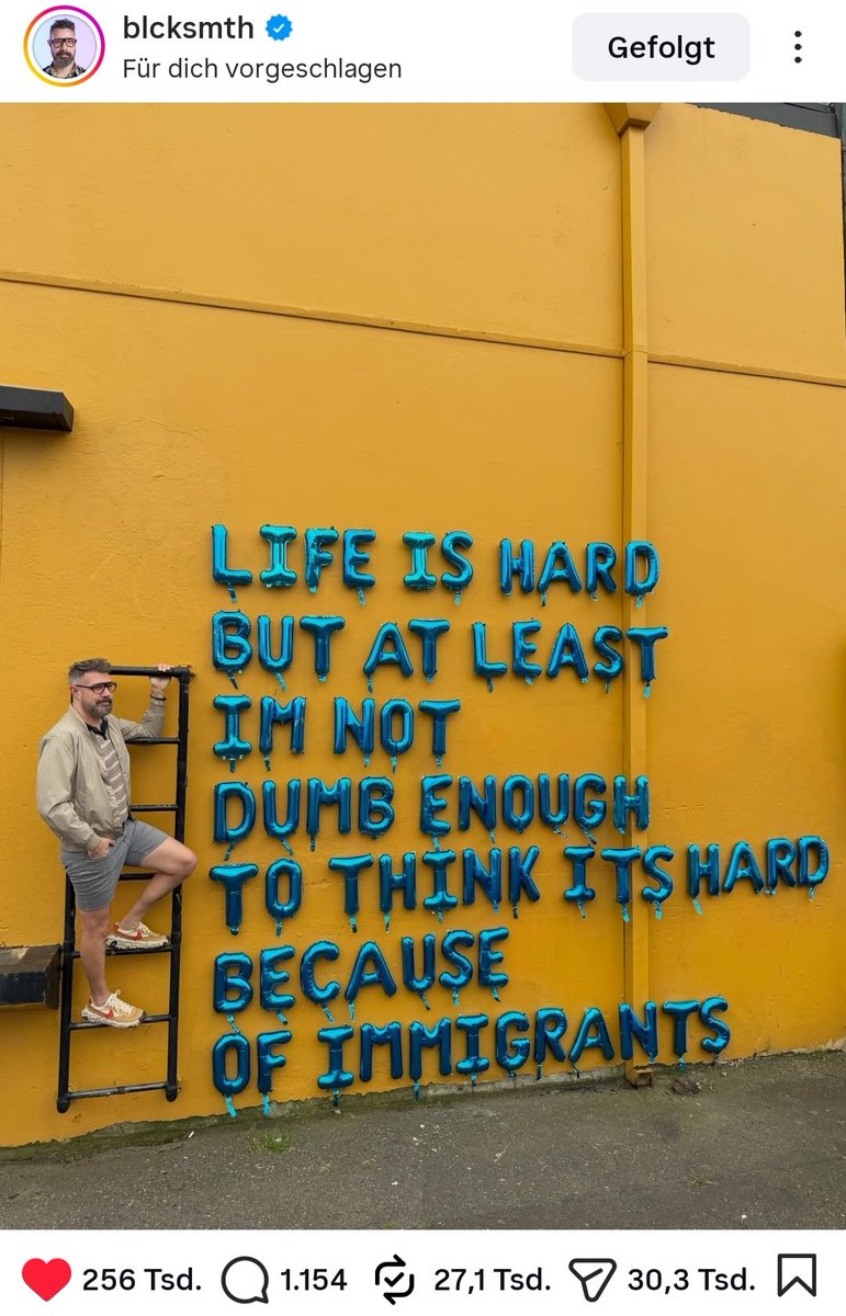 Antagonist mit Reflexionshintergrund tweet media