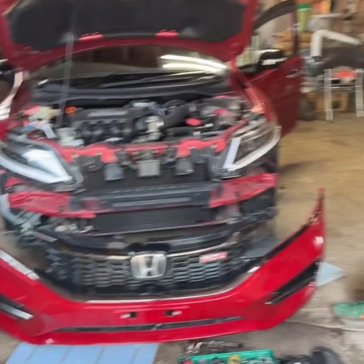 バンパーを新品にしてまして。