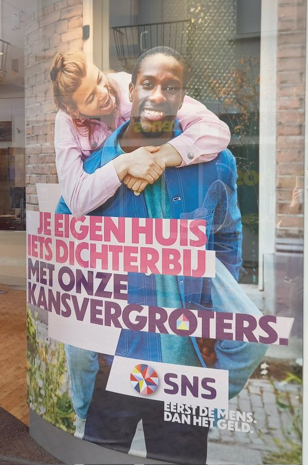<a href="/JoostNiemoller/">Joost Niemoller</a> Als je tegenwoordig de reclames voorbij ziet komen dan krijg je de indruk dat men het aanzetten tot multiraciale relaties belangrijker vindt dan het aanprijzen van producten en diensten.