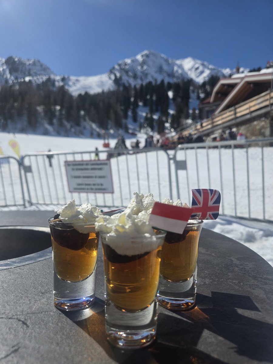 Konstantin tweet media