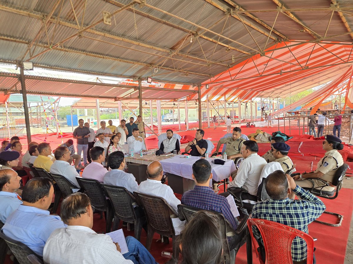 CDatia's tweet image. मुख्यमंत्री @DrMohanYadav51 जी के 24 मार्च को प्रस्तावित कार्यक्रम के दृष्टिगत कलेक्टर श्री स्वप्निल वानखड़े  एवं पुलिस अधीक्षक श्री सूरज वर्मा ने आज भाण्डेर पहुंचकर कार्यक्रम स्थल एवं हेलीपैड का निरीक्षण कर आवश्यक दिशा निर्देश दिए ।
#दतिया #CollectorDatia  #datia #भाण्डेर