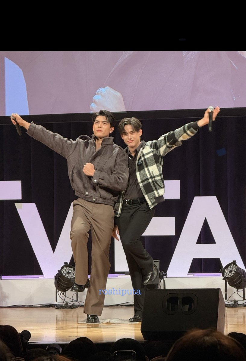 roshiputa's tweet photo. グ◯コ？な2人
Gawinの目が好きなJoss
Jossのハートが好きなGawin
#GMMTVFANDAY30INTOKYO
#JGFANDAY30XTOKYO
#JossGawin https://t.co/KDQvJcT5iM