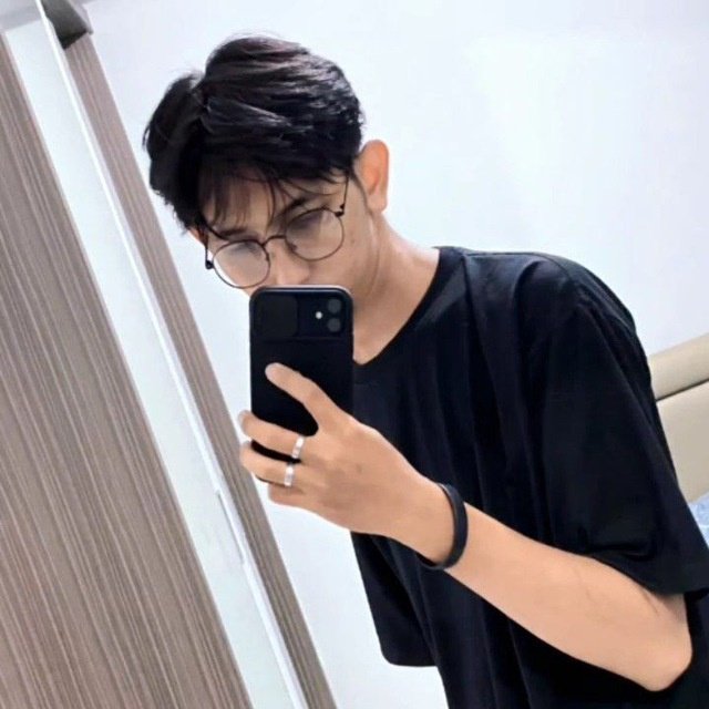 FWB LINE tweet media