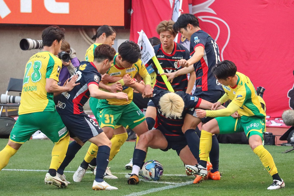 takegola's tweet photo. この鹿島るやってる時のスタンドからの拍手が、伝統芸能で型が決まった時みたいだった。鹿島るは重要無形文化財。 https://t.co/TCe4y71bbe