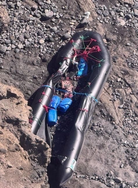 Ingresan en prisión tres inmigrantes ilegales marroquíes que portaban 877 kilos de hachís desde Marruecos en una neumática.

Fueron detenidos por la Guardia Civil en Fuerteventura.