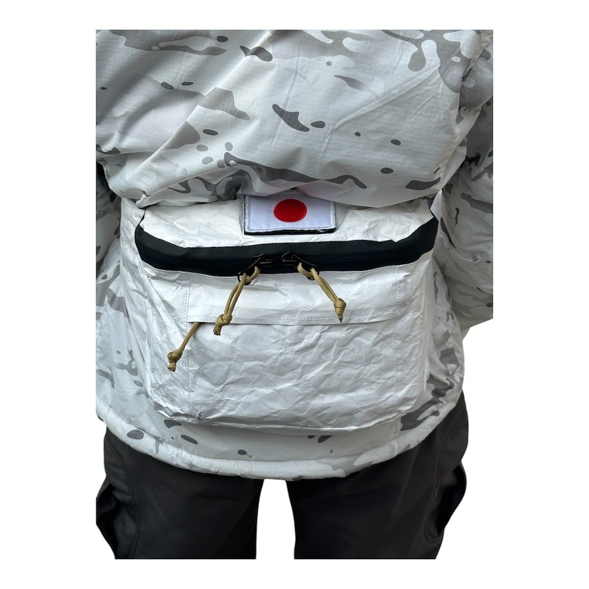 Bennett_gear's tweet photo. hip back DuPont®Tyvek =
自分用にこんなのあったらおもろしろいかなって感じで作りました。
某ミステリーなランチのような形しているのは気のせいです。
外側をタイベックハード、内側をパラシュート生地を使用して軽さと機能製を両立させました。
容量は多分41くらいだと思います。 https://t.co/idkjGsf2ol