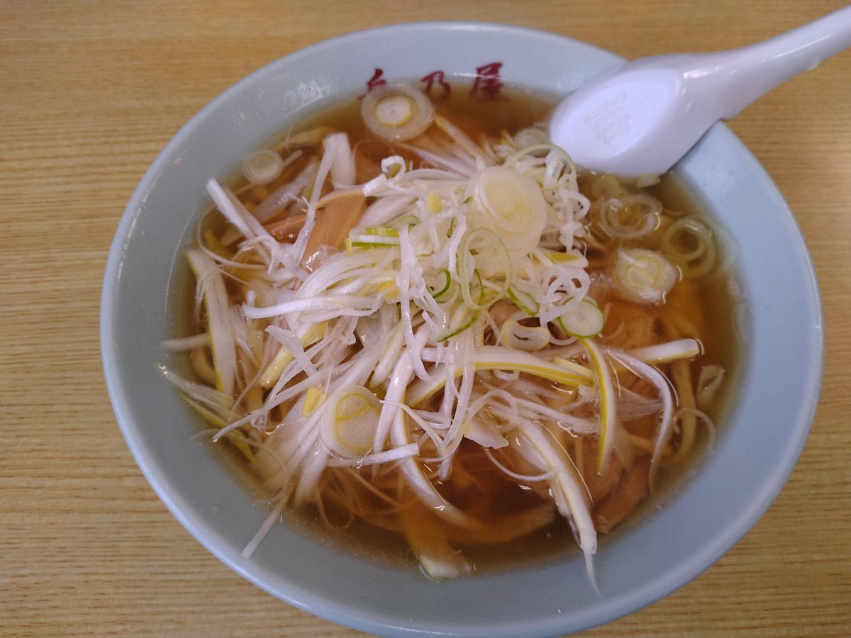 surusuru823's tweet photo. 青竹手打麺 餃子 岳乃屋@佐野市
ネギラーメン+餃子
田村屋に行きましたが凄い行列に前から勧められてた岳乃屋に変更。
岳乃屋も行列でしたが２巡目で食べられました。
麺友さんに勧められた通り甘味に奥行きがありめちゃ美味、青竹手打麺も中太麺でコシがあり好きなタイプの麺でした。 https://t.co/oimReTFTC1