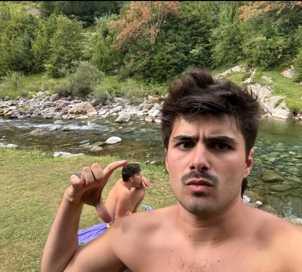 valent!na☾ tweet media