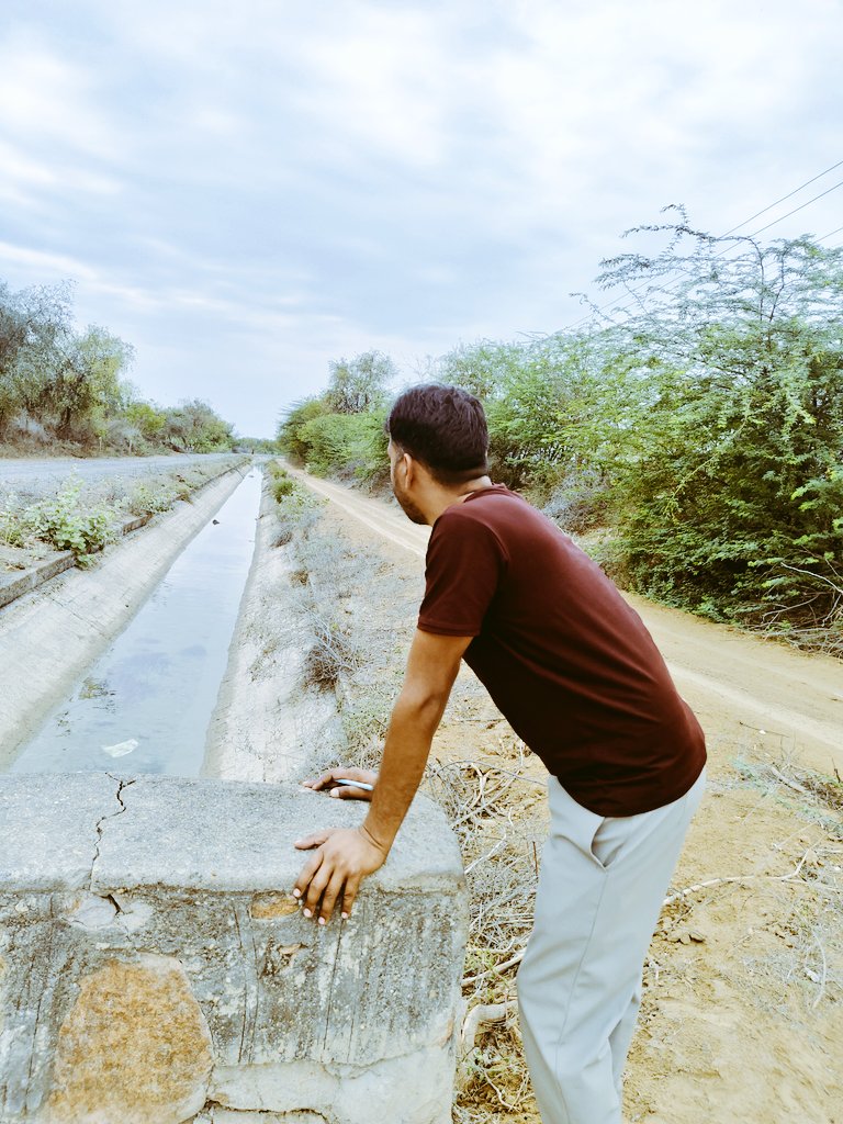 लोगों को आप नही चाहिए,
आपसे मिलना वाला फायदा चाहिए.!!