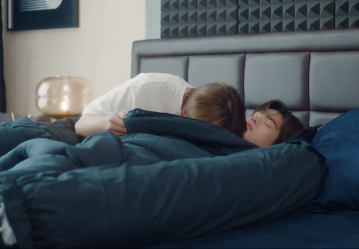 เพิ่งนึกได้ว่าซีนมอนิ่งจุ๊บ เป็นซีนที่ยัยฉินใจดีกับด้วงมากกกก ซีนนึงเลย

ด้วงมีเรียน 8 โมง
แต่ฉินมีเรียน 10 โมง อีกคนตื่นมาระดมจูบจนตื่นขนาดนั้นแต่ก็ไม่ผลักออก 
ใจดีมากนิ! 

DUANG WITH YOU EP8 
#ด้วงกับเธอEP8