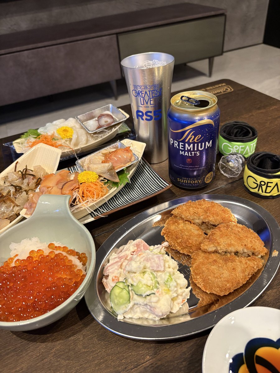 mayu3108per's tweet photo. 今日はテレビの前で晩酌です。 https://t.co/xgA18u7ZKC