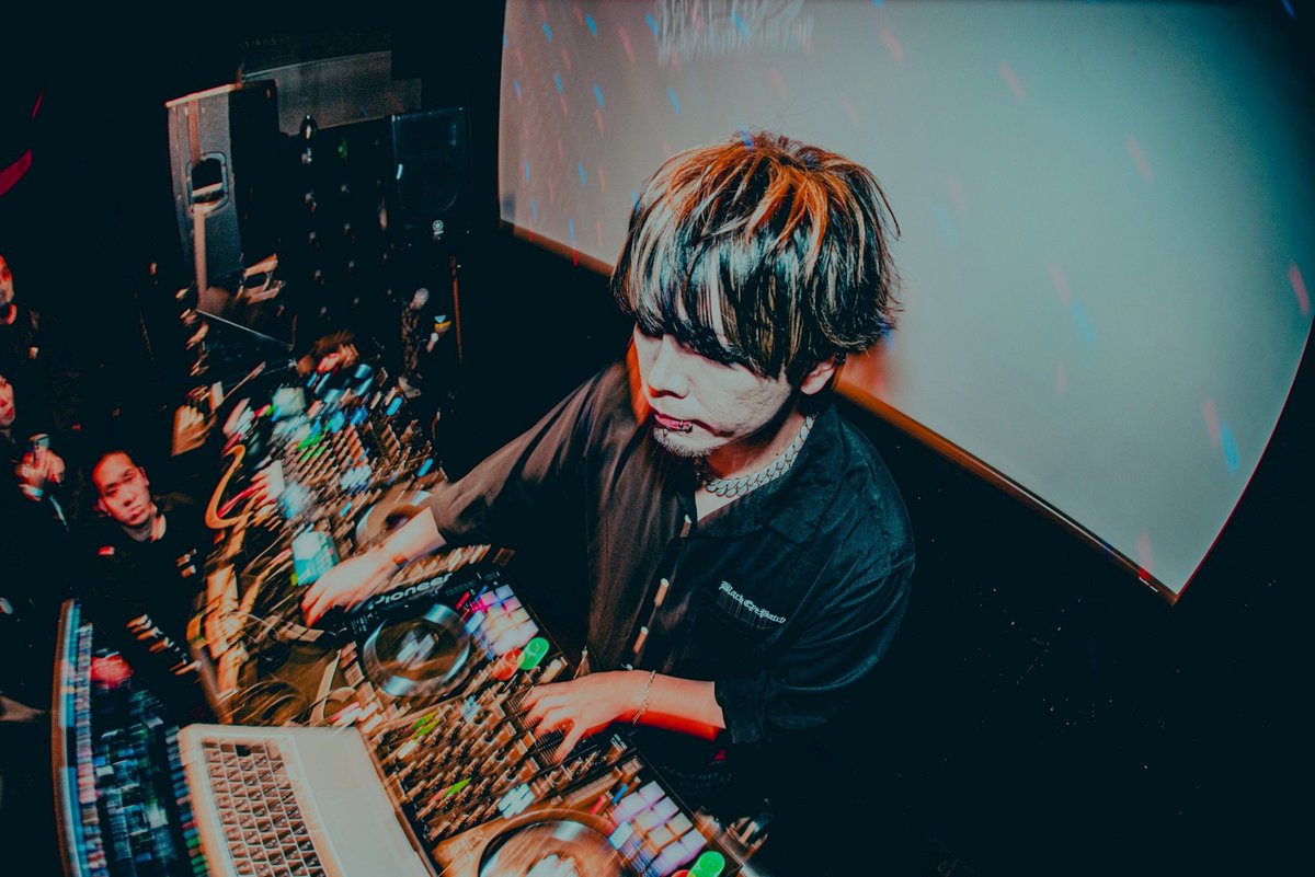 7x3x7x3's tweet photo. 2026.03.15
@渋谷club asia
「 激ロックDJ PARTY 」
Photo by ゆうと。( @musicmagic3923 )
#アルルカン
#blackeyepatch https://t.co/oqbGyIG17L