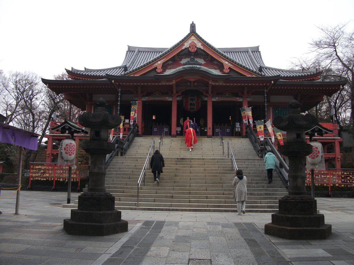 目黒不動。15時に着いたので護摩修行をしていた。初めて見たので新鮮だった。