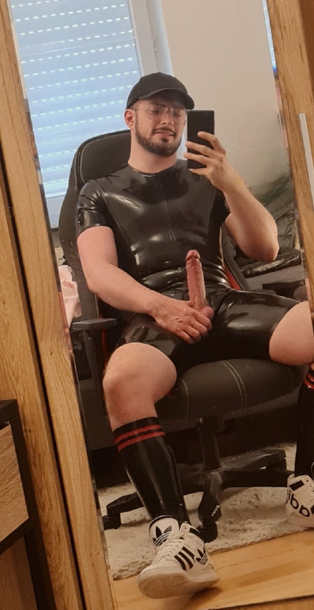 rub_piss_freak's tweet photo. 𝗘𝘅𝗽𝗼𝘀𝗲 Rubber 𝗚𝗮𝘆𝘀 ♻️#exhib #exhibitionist #riskyexposure #exhib #teamexhib #gayexhib #gayexhibitionist #nakedgay #gaynaked #penis #cock #dick #bater #exposed #expose #gayslut #onlyfans #gayporn #zeigegeil #bator #gaysex #sexgay #bigdick #bigdick #rubbergay #latexgay https://t.co/I255ue2jgg