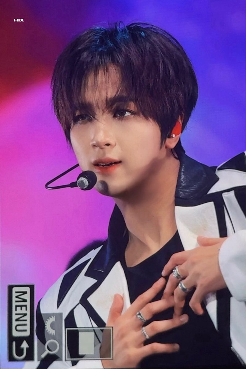 𝙃𝙄𝙓 tweet media