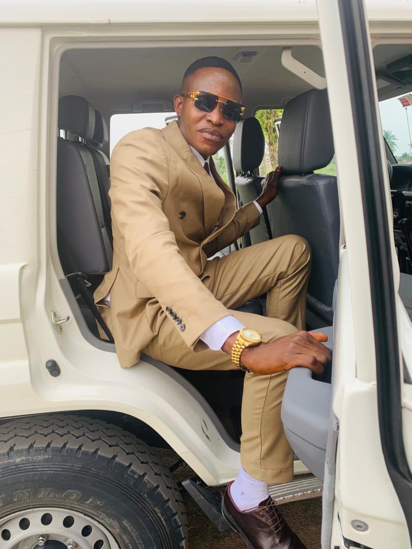 Joyeux anniversaire à mon Bernard OYENGE frère et ami,Ton engagement, ton sens de responsabilité et ton dévouement pour la communauté inspirent toute une génération.
Que cette nouvelle année t’apporte santé, succès et encore plus d’impact positif.

#Sankuru #Jeunesse #Leadership