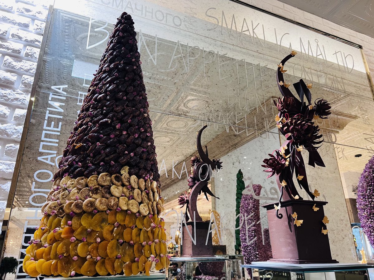 lavleeferlenssi's tweet photo. Dates, figs, plums & a decor made of chocolates at #ElissarMediterraneanGrill in #LeRoyalMeridienDoha ๐ซ It was the last day of #Ramadan2026 #RamadanInDoha #IftarInDoha #RamadanNights ๐ #WhenInDoha @MarriottBonvoy ~ Ramadan Day 30 https://t.co/V3G9NtFiAK