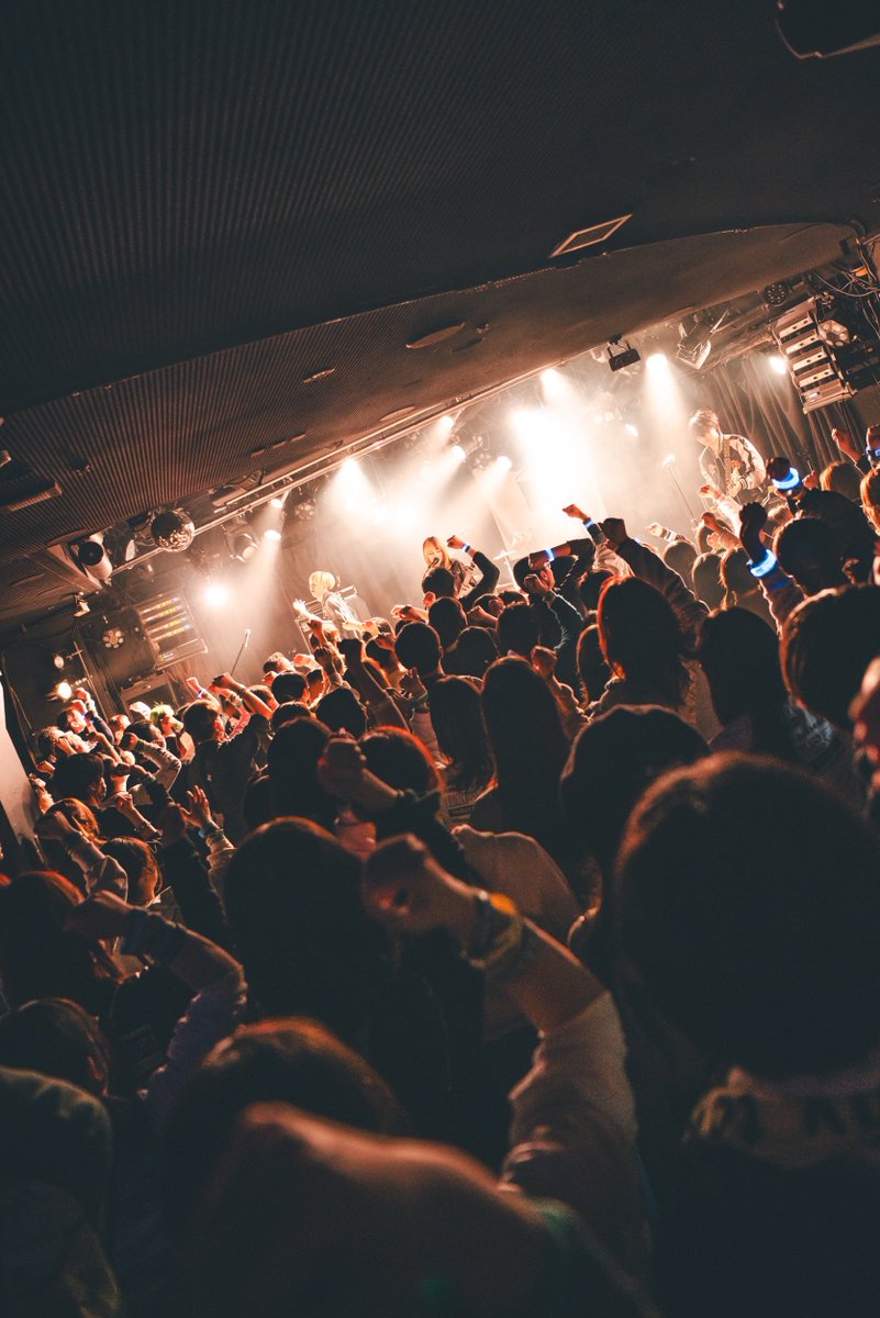 icoico_official's tweet photo. 2026.03.22

Broken my toybox presents
箱庭へようこそ-SHIBUYA GARDEN CIRCUIT-

-set list-
ALCIEL
DAYBREAK IT feat. @guitar_hiku 
君へのカルタ
Magnus
HOPE
青に酔う

-support member-
Gt @Bmtb_guitar 
Ba @hokkun_desuyo 

素敵な景色をありがとうございました🍓

#iCOちゃんズ #箱庭SGC https://t.co/AmDTPRQA7W