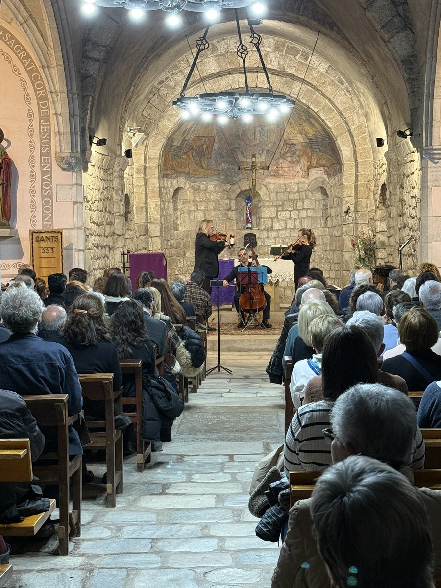 ParlemdeGualba's tweet photo. Gràcies a les corals i els músics per aquesta magnífica vetllada cultural a #Gualba. I a Mn. VIctor per la seva generositat. I a tothom qui ha vingut pel vostre suport. https://t.co/e0TfEspAQt