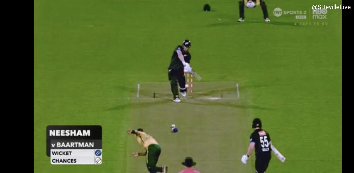 Extraordinary to think 2 drop catches and a catch  in 4 balls in absolutely same fashion! Just so so so poor from Neesham #NZvsSA