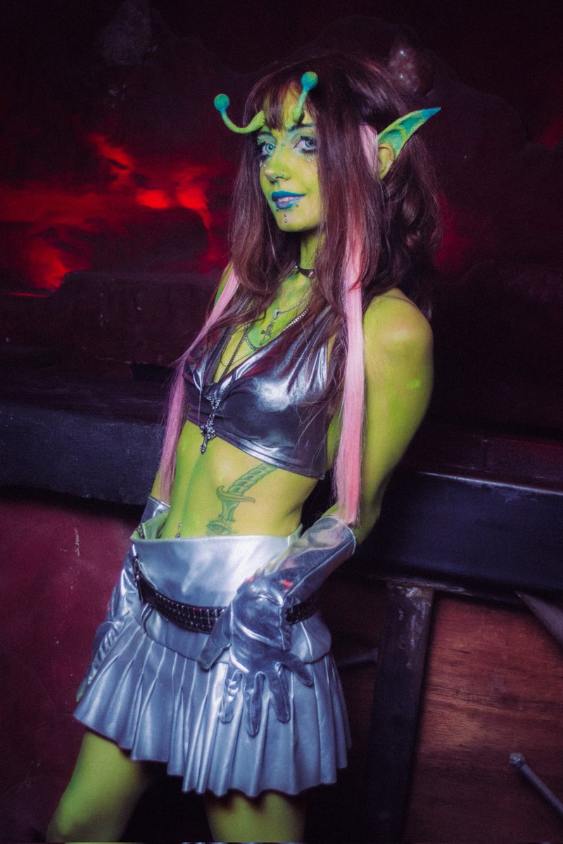 tiramisu_22's tweet photo. zip zip
(las muestro aca tmb xq me encanta como quedaron)
#cosplay #alien #makeup #aliencosplay https://t.co/MXX4z3J98p