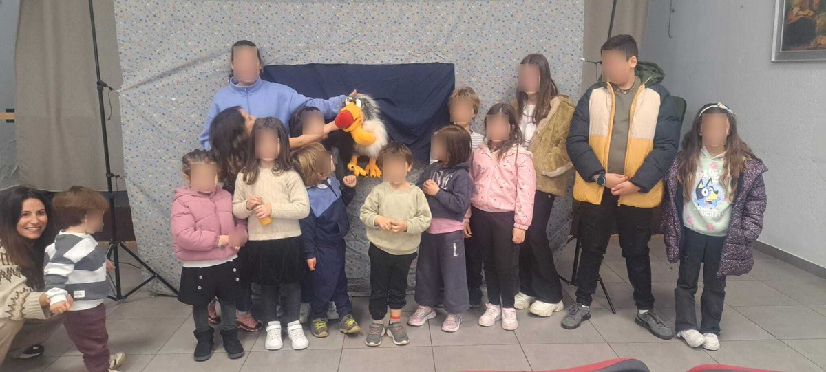 birdmonfrague's tweet photo. Ayer, se organizó un acto donde hubo un espectáculo de "Juantxita" y la entrega de premios del II Concurso de poesía escolar comarcal "Primaveras de Monfragüe", donde tres niños de nuestra localidad, se llevó el premio al mejor poema de 1º, 6º de Primaria y un premio especial. https://t.co/Eh52ZovIx9
