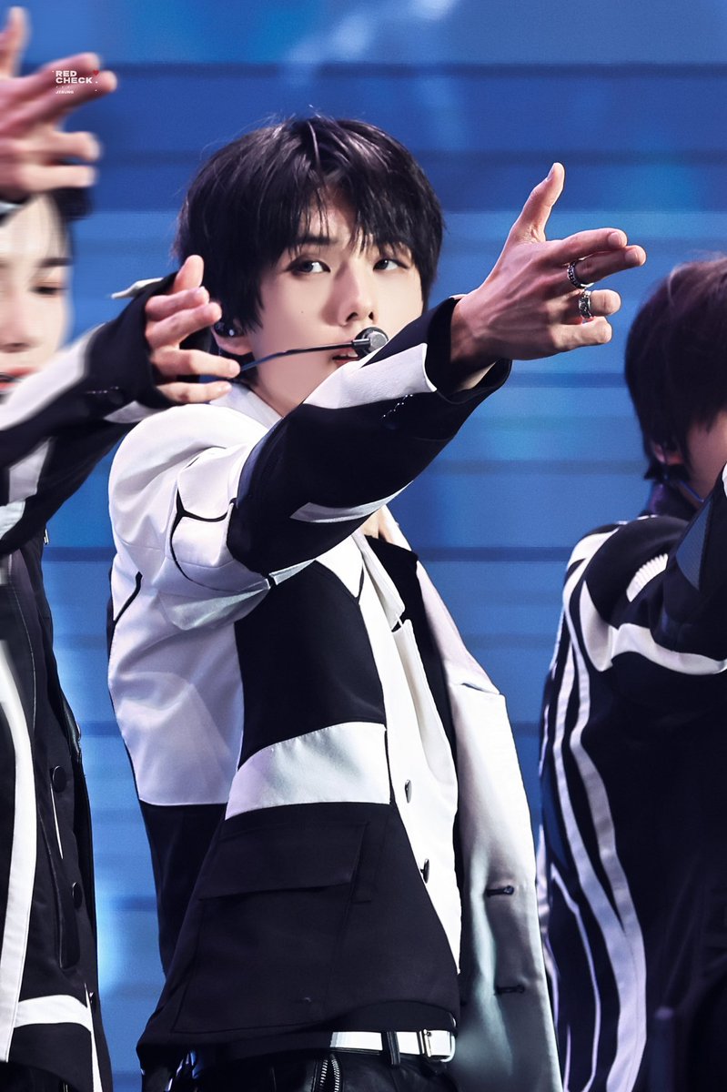 𝗥𝗘𝗗 𝗖𝗛𝗘𝗖𝗞 tweet media