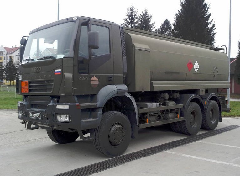 Na podlagi sklepa vlade se v podporo dostave goriva s svojimi ekipami in cisternami vključuje tudi <a href="/Slovenskavojska/">Slovenska vojska</a>. 
#gorivo #vojska #slovenija