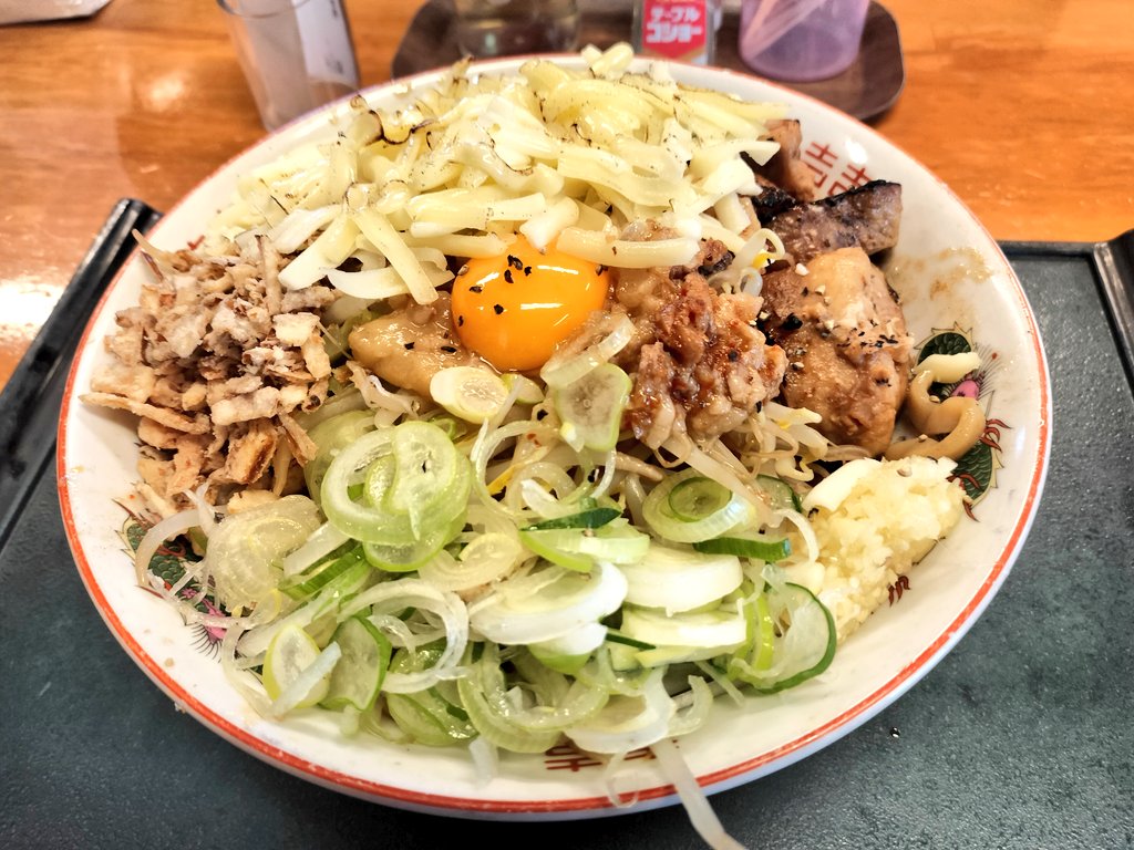 katsushos's tweet photo. らぁめん　ソメイヨシ乃🌸🍜
　　　　　　🌸柴田町船岡🌸
✨汁無し豚らぁめん＋🧀✨
※ジャンクなのが食べたくなってソメイヨシ乃さんへ🤤
大変美味し買ったです😘💕✨
今年も一目千本桜🌸楽しみ🌸
＃ソメイヨシ乃　＃汁なし
＃柴田町　＃一目千本桜 https://t.co/5GRgtTymVO