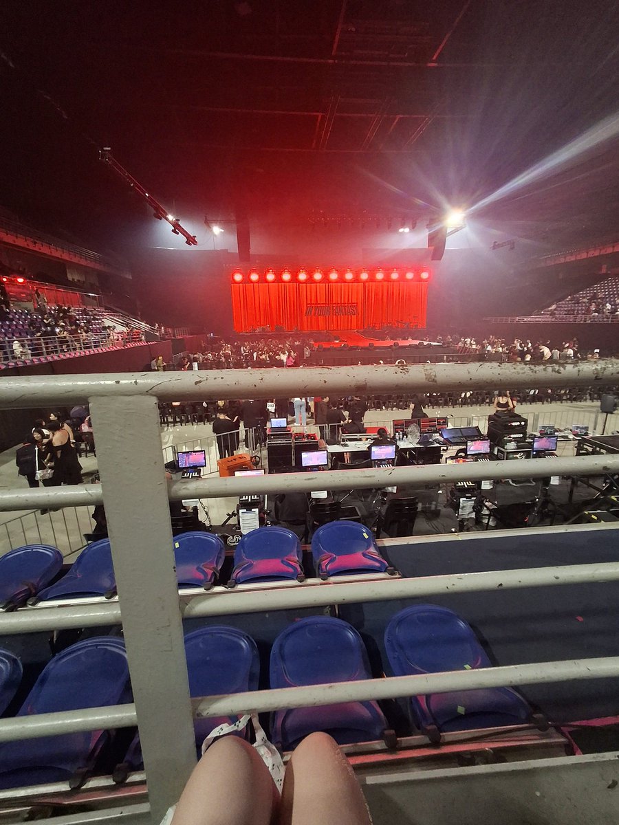 IM IN!!! YOUU SO MUCH <a href="/yoonglossm/">ELL TICKET 🎫</a> for your service!!! first row of 301 🫶🏻