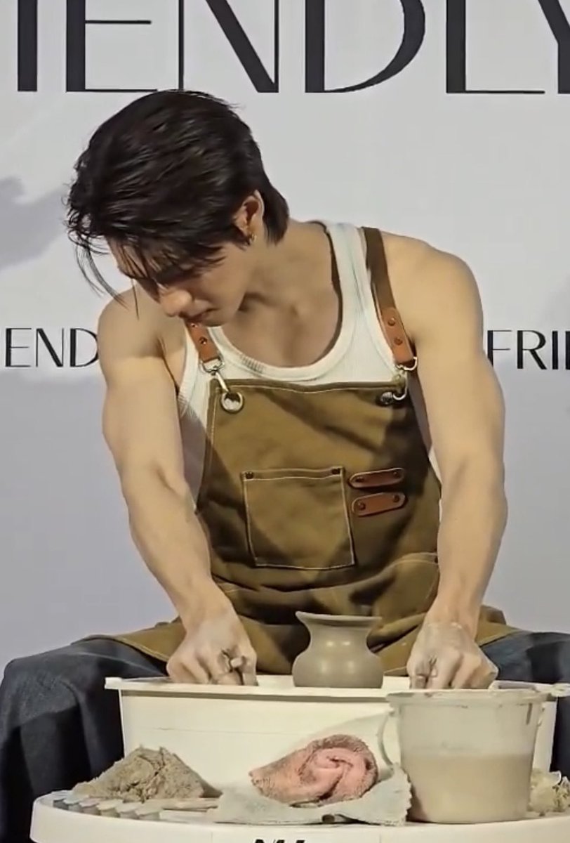 POOH X FRIENDLY ME WORK SHOP

#FriendlyMeWorkShopDayxPooh

แม่มึงมาดูกล้ามแขนลูก 😨😰😱 คือ คือว่า คืองี้นะ สิงหาเอาข้าวสารซาวน้ำเวย์โปรตีนหุงให้อัยธูปกินเหรอ? 

กินข้าววัด                        กินข้าวบ้านสารวัตร
