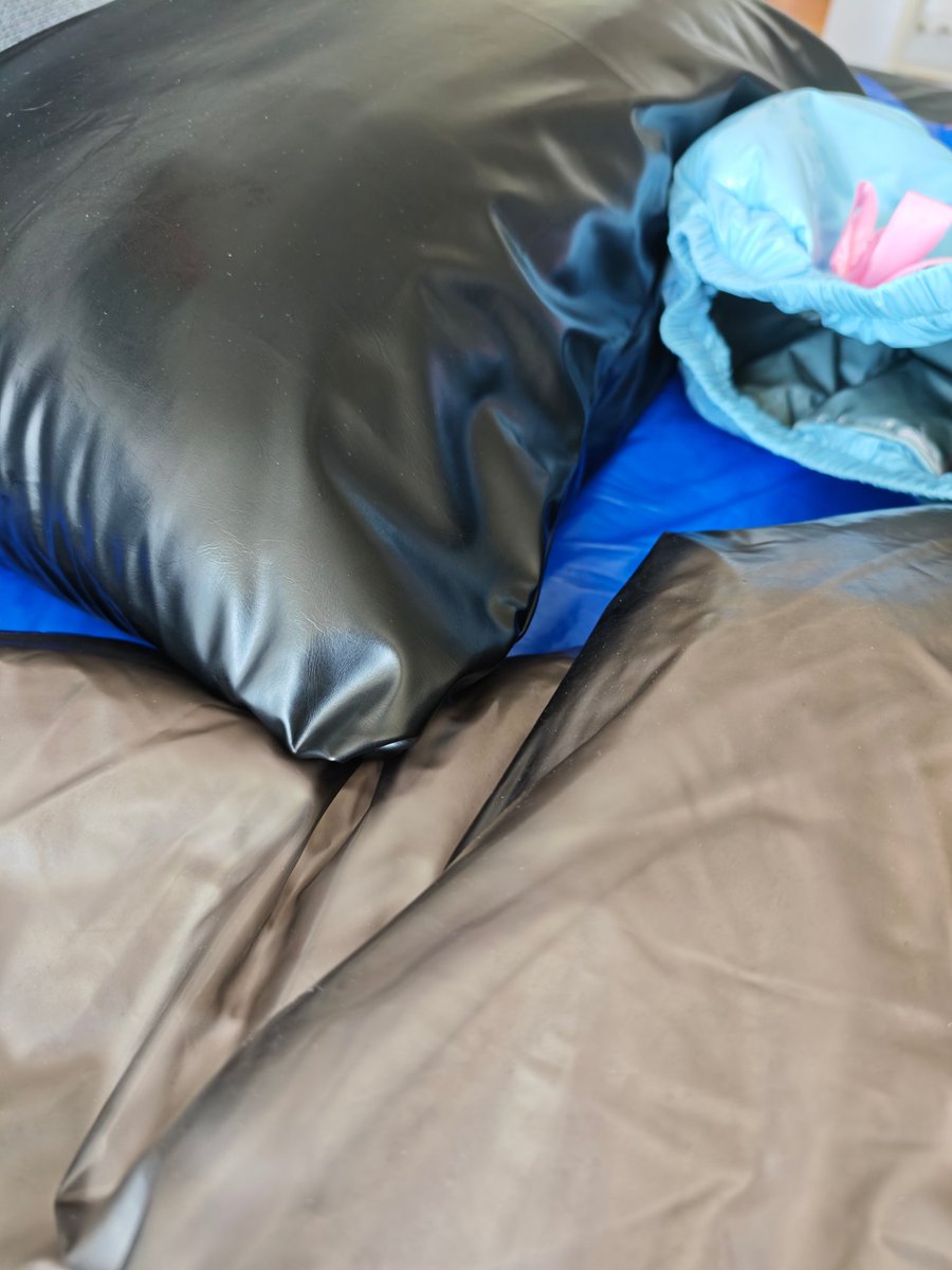 Shinyplasticboy tweet media