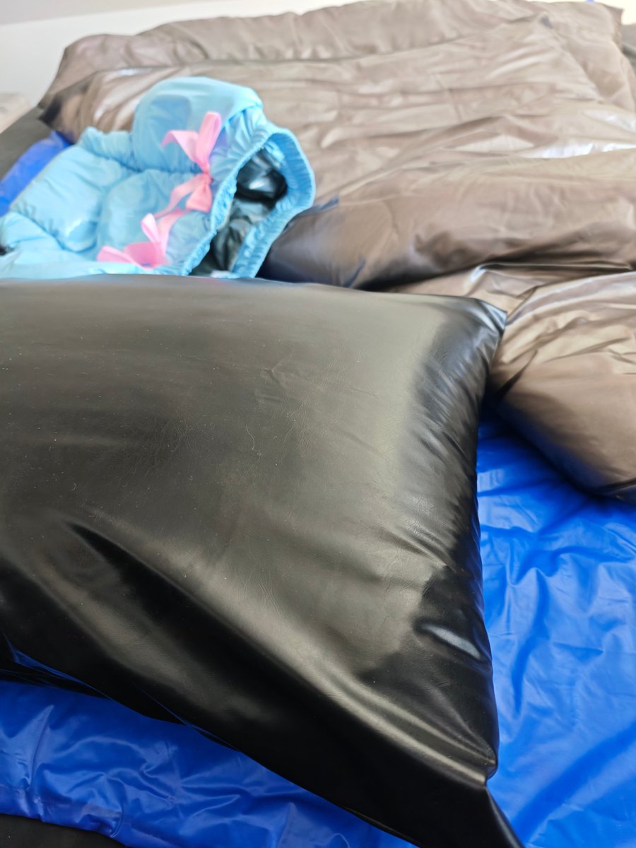 Shinyplasticboy tweet media