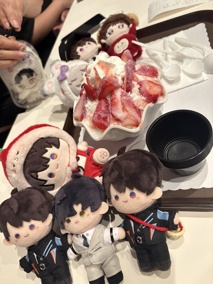 Xiao 晓 🍎✨ ٩(˃̶͈̀௰˂̶͈́)و 🚧 CALEB WHERE R U tweet media