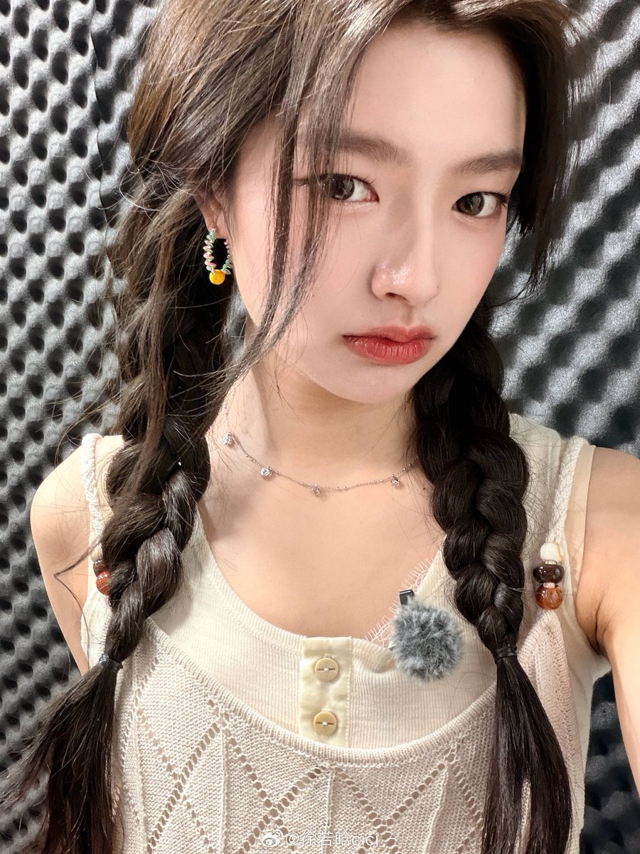 xuruohanarchive's tweet photo. 📸 260322 Xu Ruohan Weibo Reply #徐若晗 #XURUOHAN

“hehe, sharing some selfies 🤳” https://t.co/F46CzJMic6