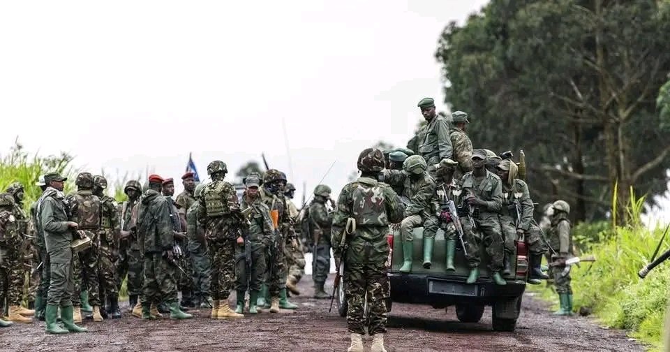 mulikuza_jordan's tweet photo. ‼️🔴‼️👺🇨🇩 21/03 – #SUD_KIVU & GRAND NORD : COMBATS INTENSES, #EMBUSCADES ET SITUATION SÉCURITAIRE #COMPLEXE👺🇨🇩

La situation reste extrêmement tendue dans l’Est de la République démocratique du Congo, avec plusieurs développements majeurs sur différents fronts.
👺Sud-Kivu – #Bijombo
Des éléments affiliés aux groupes Red Tabara, M23 et #Twirwaneho auraient été capturés par les FARDC, après une embuscade menée avec l’appui des #Wazalendo.
👺 Une opération qui témoigne de l’intensité des affrontements dans la région.
👺 #Grand_Nord
La traque des groupes armés se poursuit.
👺 Les #Wazalendo, aux côtés des #FARDC, intensifient leurs opérations contre le #M23.
👺 La présence d’autres groupes comme les #ADF rend la situation encore plus complexe et dangereuse pour les civils.
👺 De nouvelles dynamiques apparaissent, notamment avec l’émergence de factions armées supplémentaires.
👺 Haut-Katanga – Mitwaba (village Konga)
👺 Une attaque des miliciens Maï-Maï a été repoussée par les FARDC.
👺 Les autorités locales assurent que la situation est actuellement sous contrôle, tout en appelant à la vigilance.
👺 Ituri – #Mambasa
👺 19 taximen portés disparus après une embuscade présumée sur l’axe Apodo-Mambasa.
👺 Des motos retrouvées abandonnées, aucune nouvelle des victimes.
👺 Les regards se tournent vers les groupes armés actifs dans la zone.
❎À retenir :
#Multiplication des fronts actifs à l’Est
Conflit de plus en plus complexe avec plusieurs groupes armés
Populations civiles fortement exposées
✅ Pensée aux #victimes et aux familles touchées.
👺 Plus que jamais : unité, vigilance et responsabilité.
#RDC 🇨🇩 #SudKivu #GrandNord #Ituri #HautKatanga #Sécurité #ActualitéRDC #Paix #Solidarité✍️
#viralphotochallenge
#realmadrid
#Guerre_du_M23_dans_le_Kivu
#RDC
#Bukavu
#banamvuluzibilakamonde