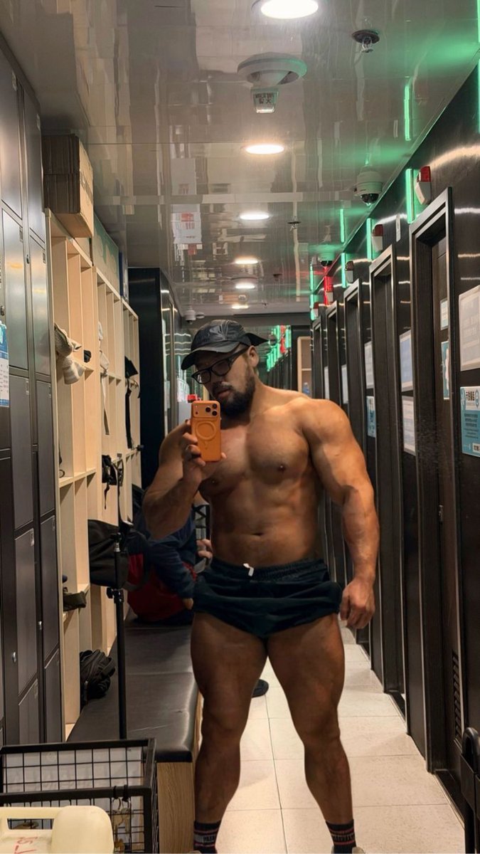 男愛操肌 tweet media