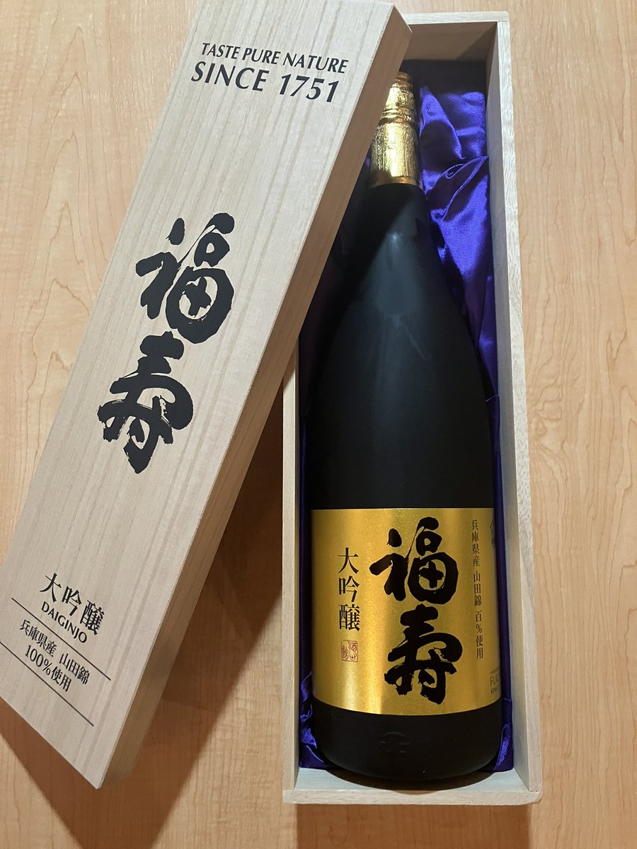 オープンしました！
9周年感謝祭Day2やってます！
フリードリンクと軽食として「元祖豚饅頭　老祥紀」の豚饅頭を振る舞っております。
参加費は¥3500となっております。
今日も早速ですがお祝いを頂きました、ありがとうございます！