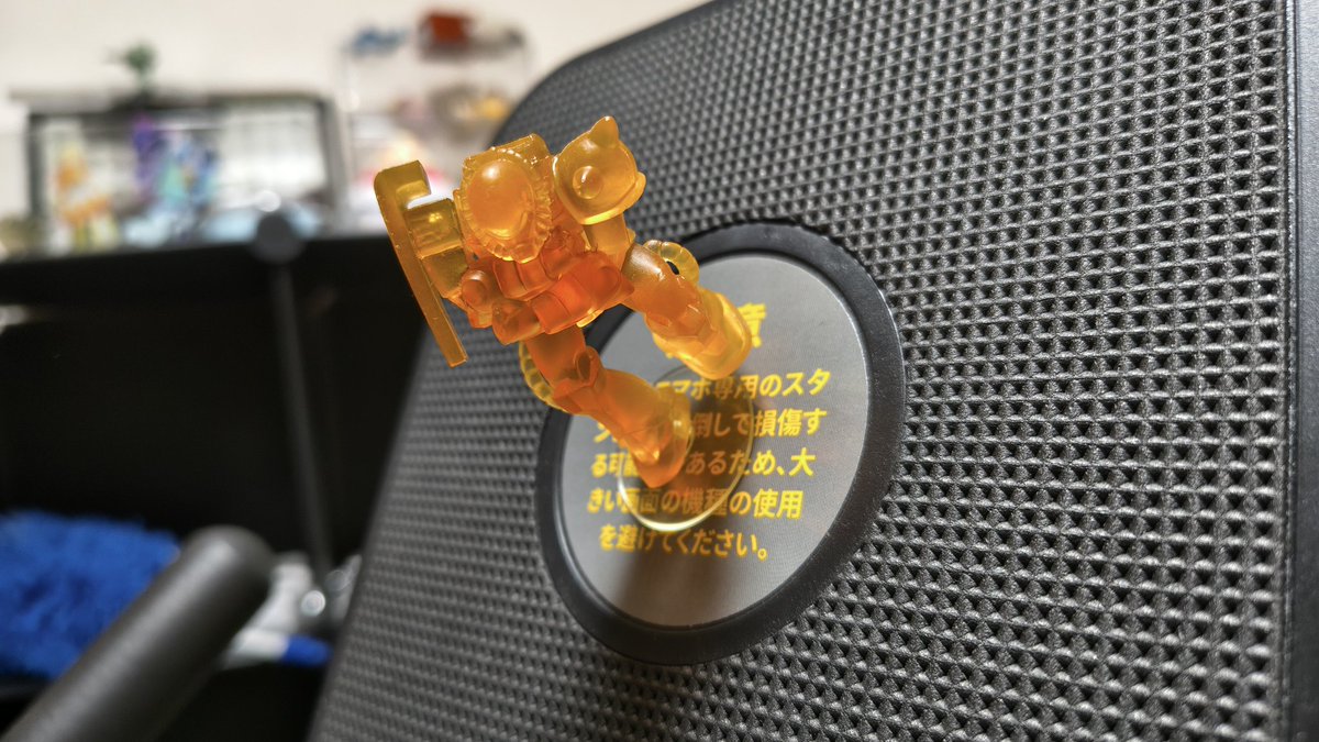 ガラクタばかり弄って部屋の掃除が進みません！
シャア少佐ァ！助けてくださぁい！！