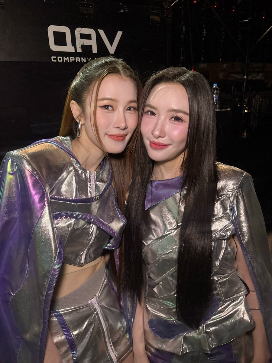 แก้มชนแก้ม💗🤏🏻

ANDALOOKKAEW CMLY CONCERT 
#CosmicLightYearTHxADLK
#อันดาลูกแก้ว  #AndaLookkaew