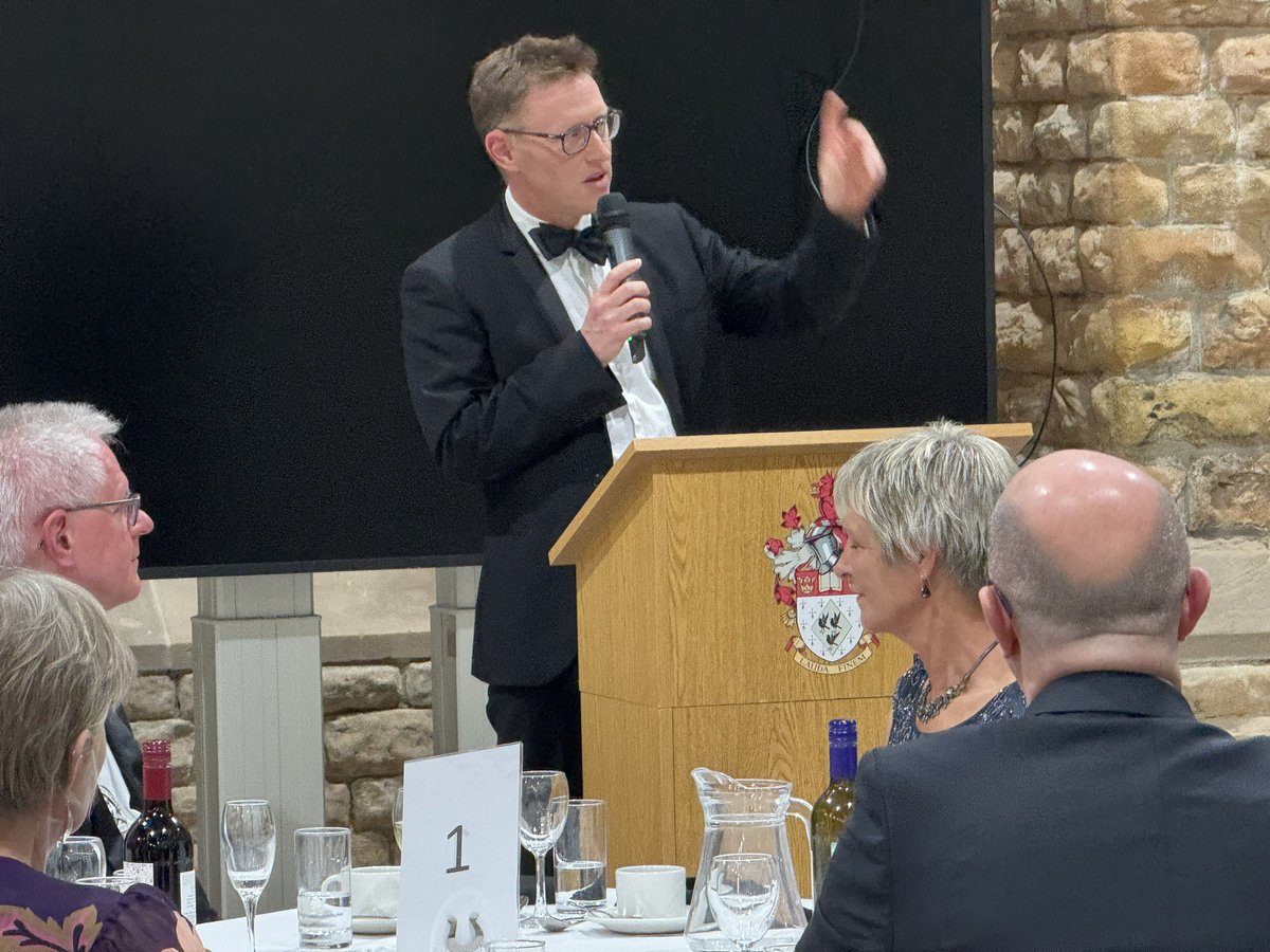 ONSocPresident's tweet photo. The Headmaster, Andrew Holman, and President, Dave Nettleton ON 1984, both made entertaining speeches. A birthday present was given to Tony Brecknock ON 1954, who was accompanied by grandson, Will Underwood ON 2017. https://t.co/3R7SZ2KUSh