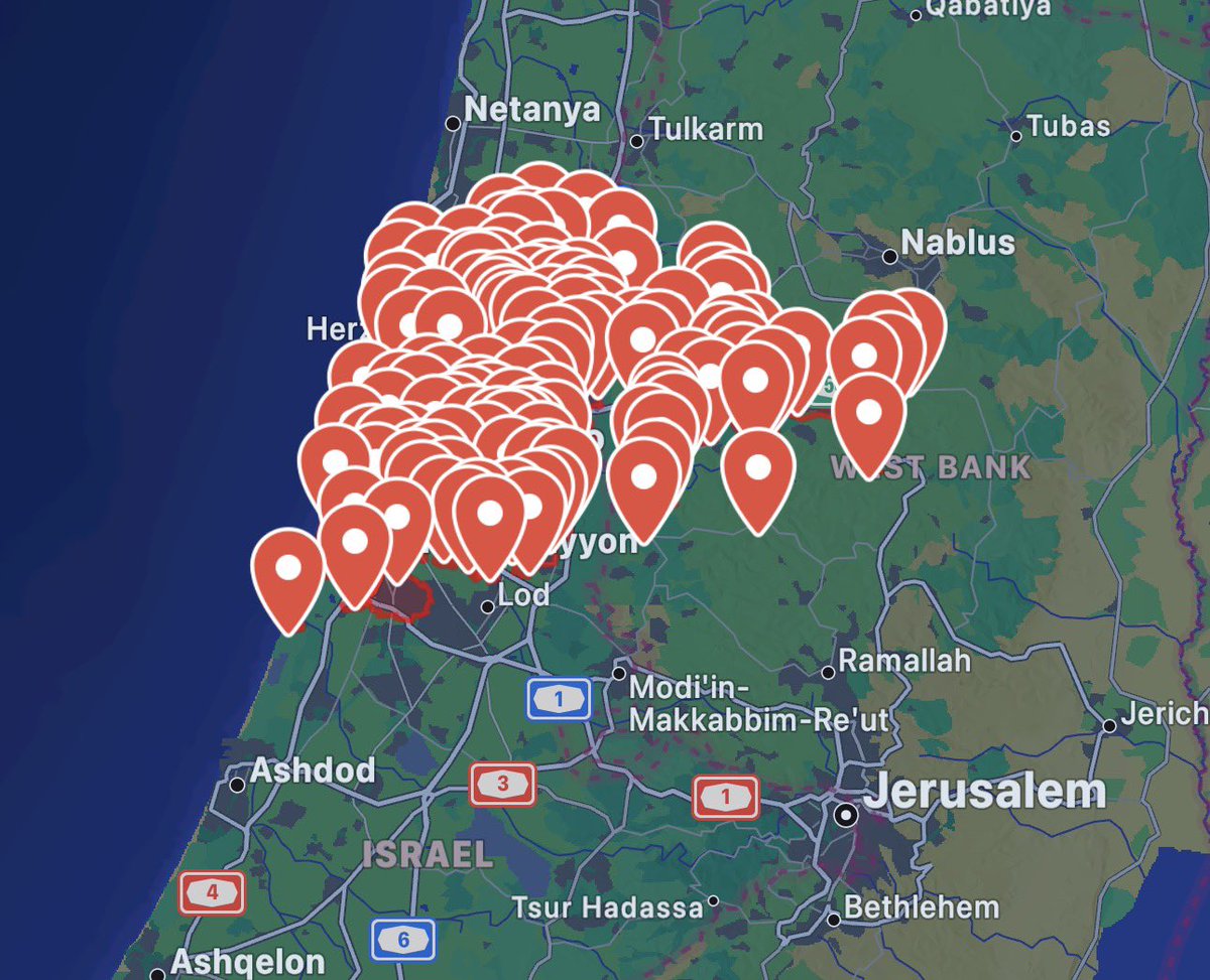 Sirens now in Tel Aviv.